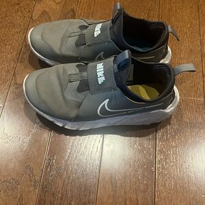 Nike boys youth sneakers